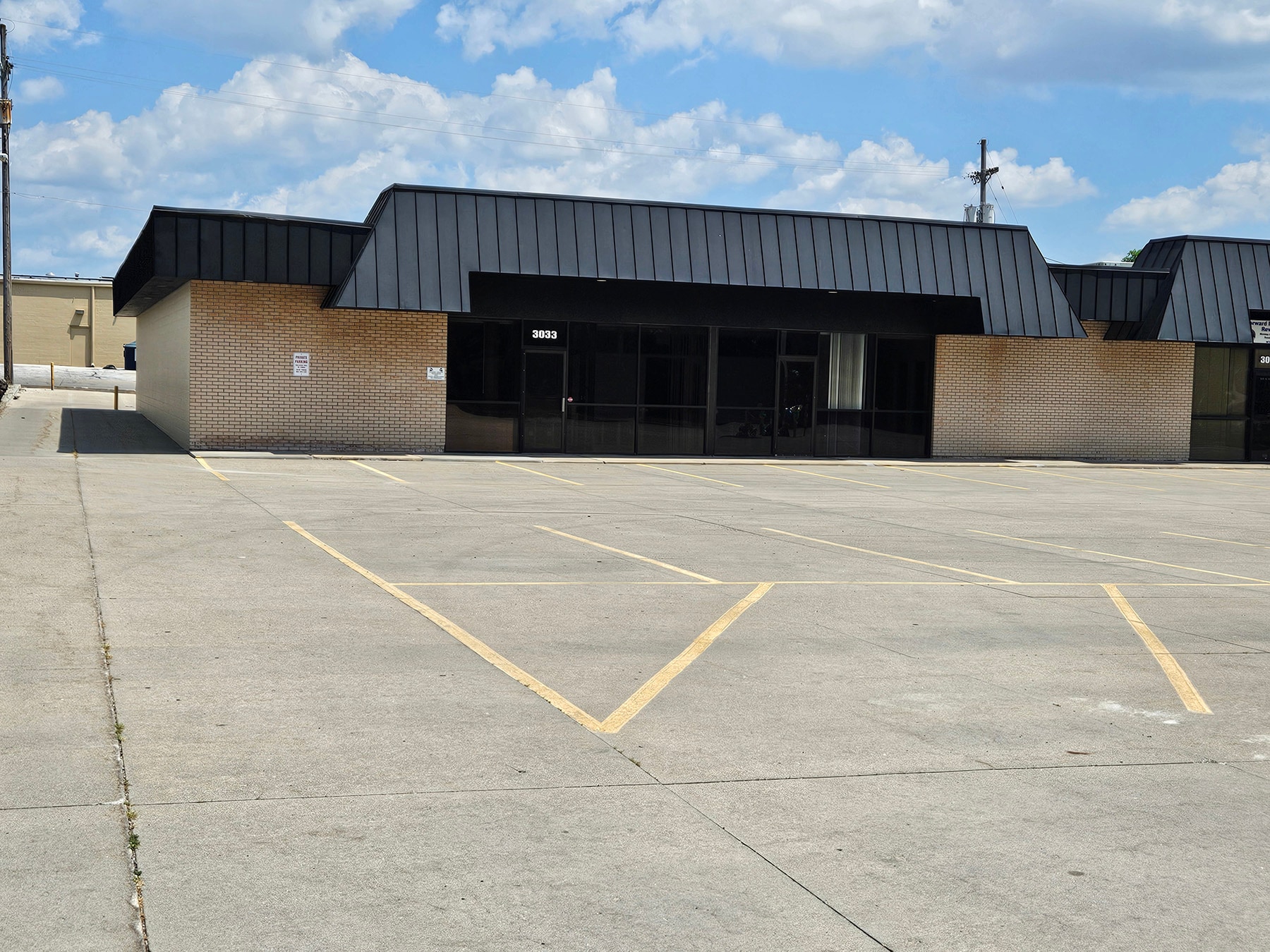 3021-3035 N 93rd St, Omaha, NE for lease Building Photo- Image 1 of 4