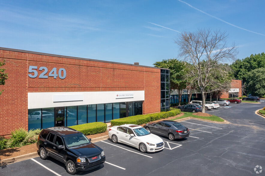 5240 Snapfinger Park Dr, Lithonia, GA for lease - Building Photo - Image 1 of 7