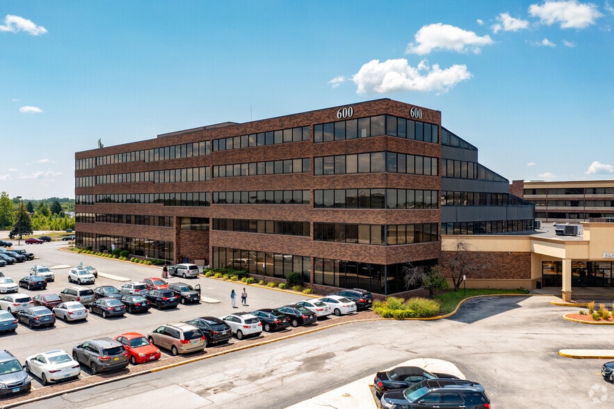 600 Town Center Rd, Matteson, IL for lease - Building Photo - Image 1 of 8