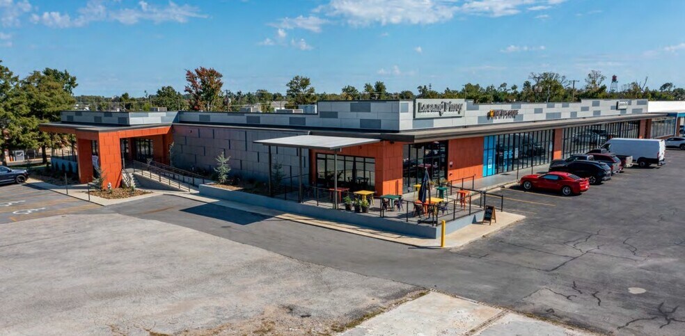 719 W Walnut St, Rogers, AR for lease - Building Photo - Image 1 of 4