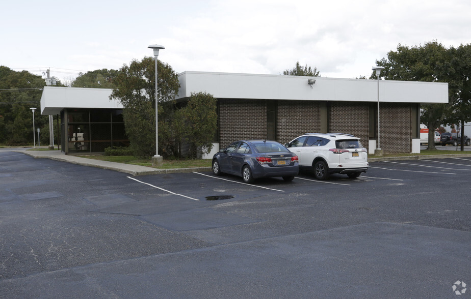 640 Montauk Hwy, Shirley, NY for lease - Building Photo - Image 3 of 6