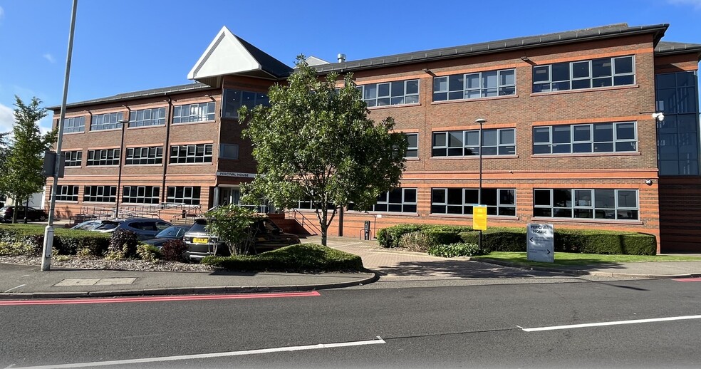 Percival Way, Luton for lease - Building Photo - Image 1 of 11