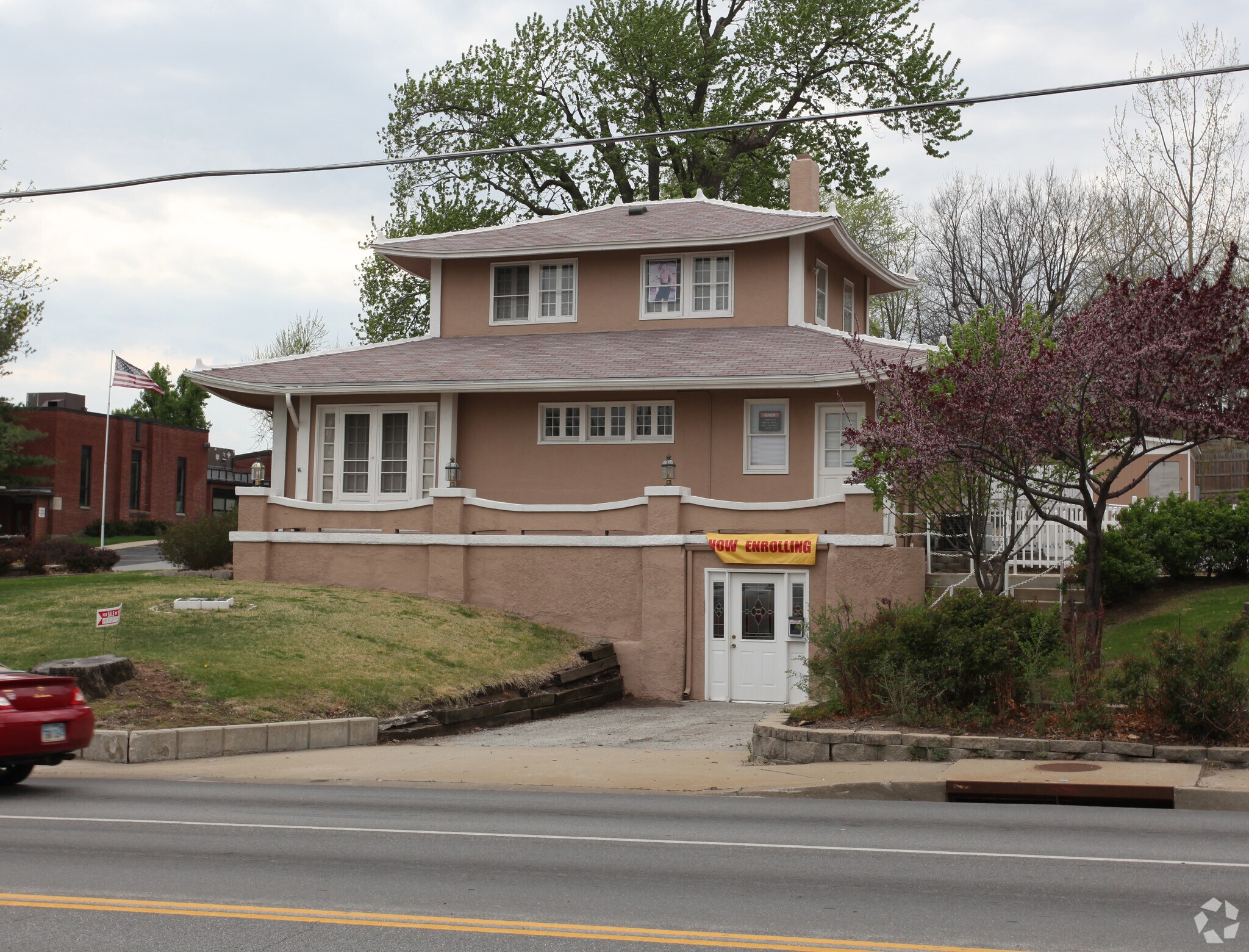 8702 W 49th Ter, Merriam, KS for sale Primary Photo- Image 1 of 1