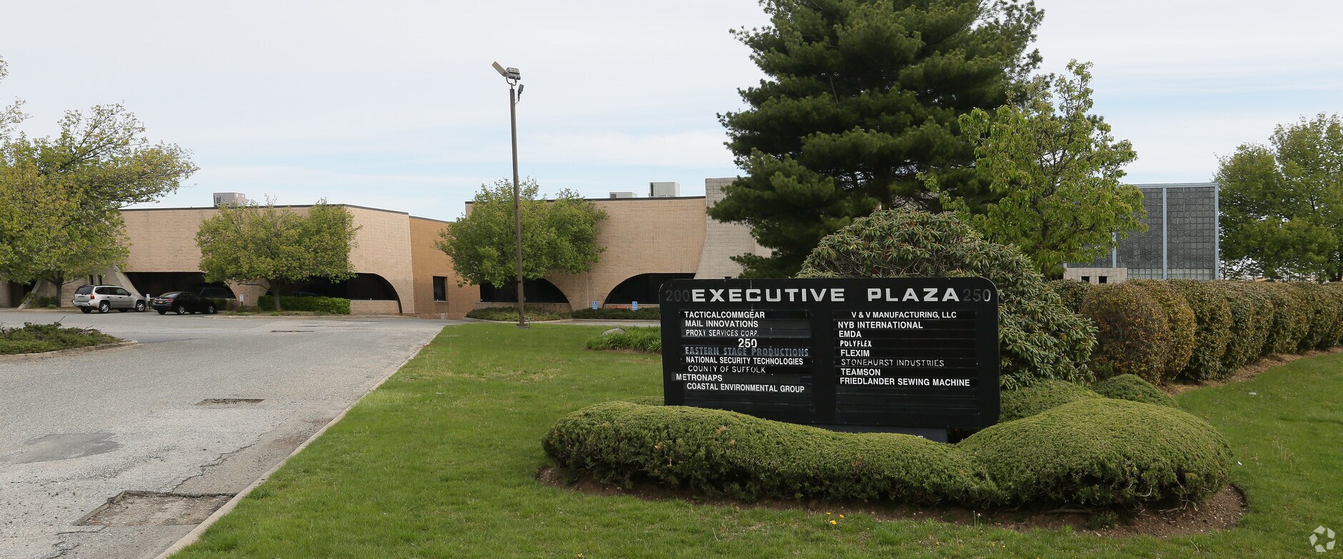 250 Executive Dr, Edgewood, NY, 11717 Industrial Space For Lease