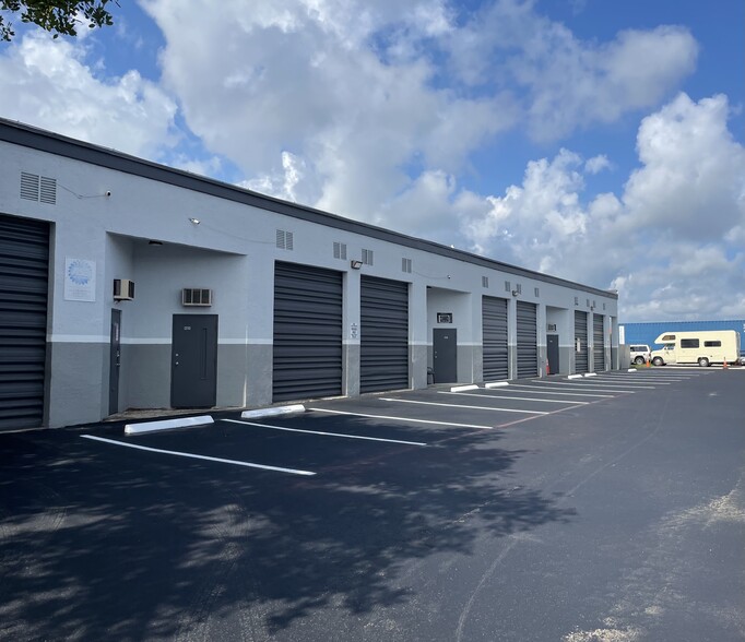 4141 N Dixie Hwy, Deerfield Beach, FL for lease - Building Photo - Image 2 of 9