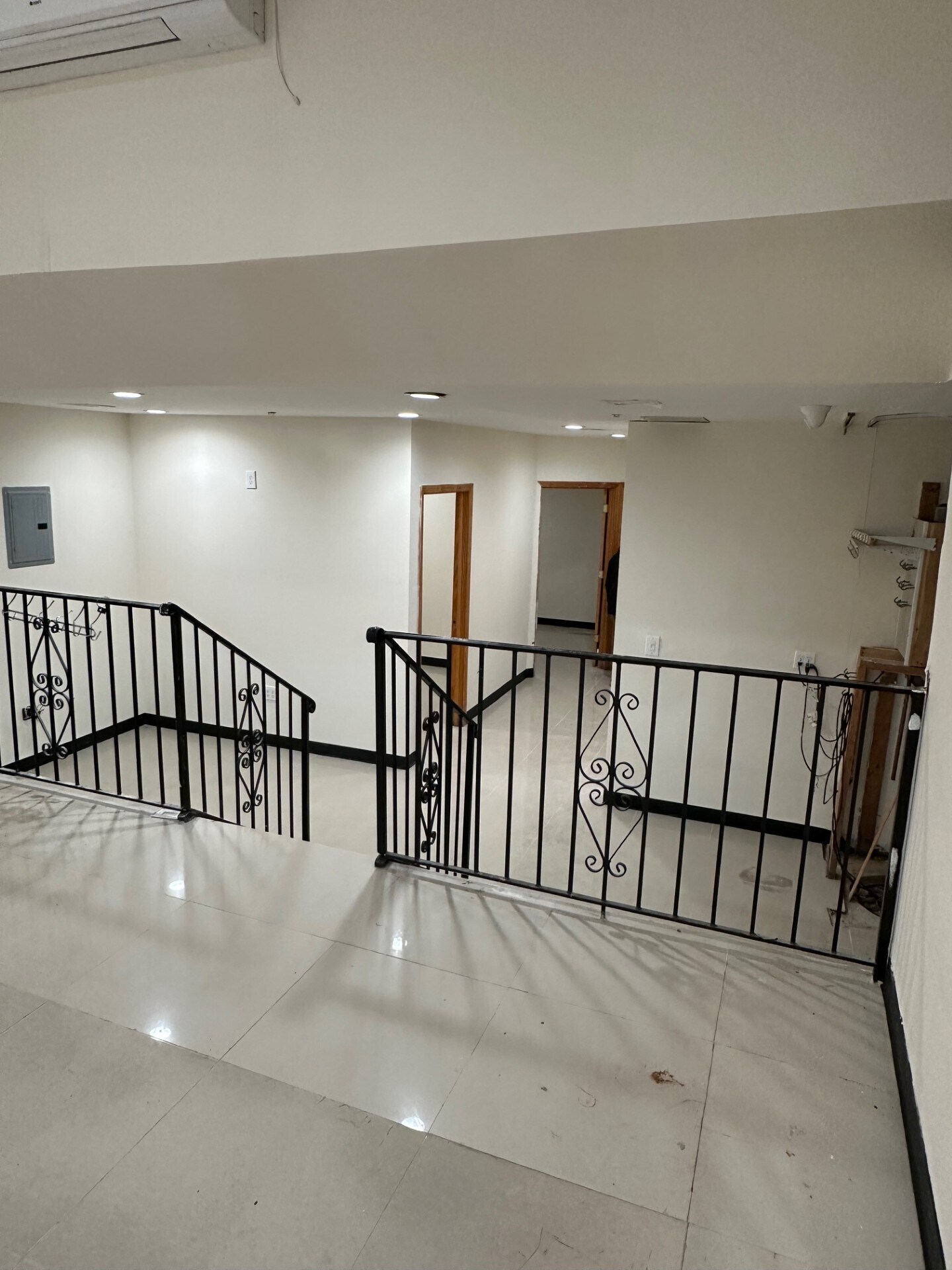 10465 Roosevelt Ave, Flushing, NY for lease Interior Photo- Image 1 of 6