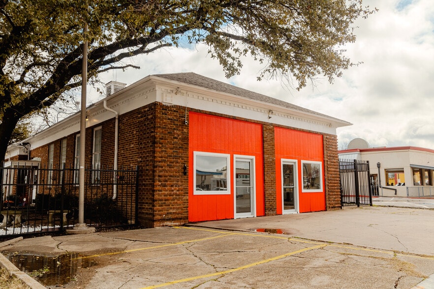 4422 Live Oak St, Dallas, TX for lease - Building Photo - Image 3 of 11
