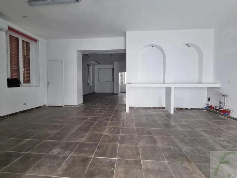 Retail in Chambéry for sale - Interior Photo - Image 1 of 4