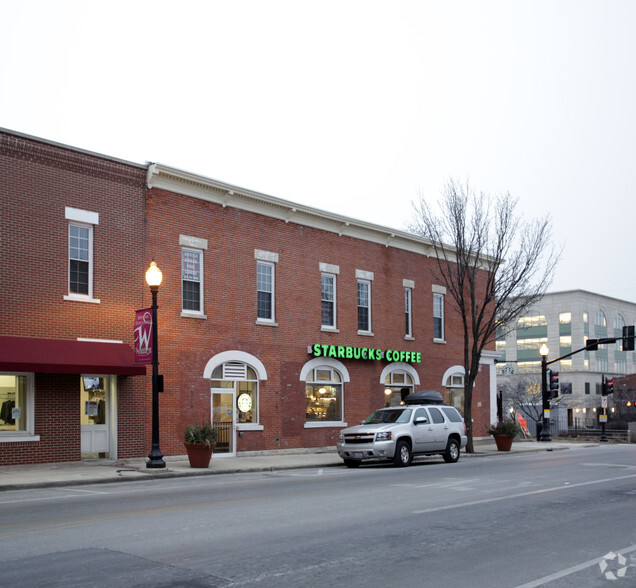 101 E Front St, Wheaton, IL for lease - Building Photo - Image 2 of 3