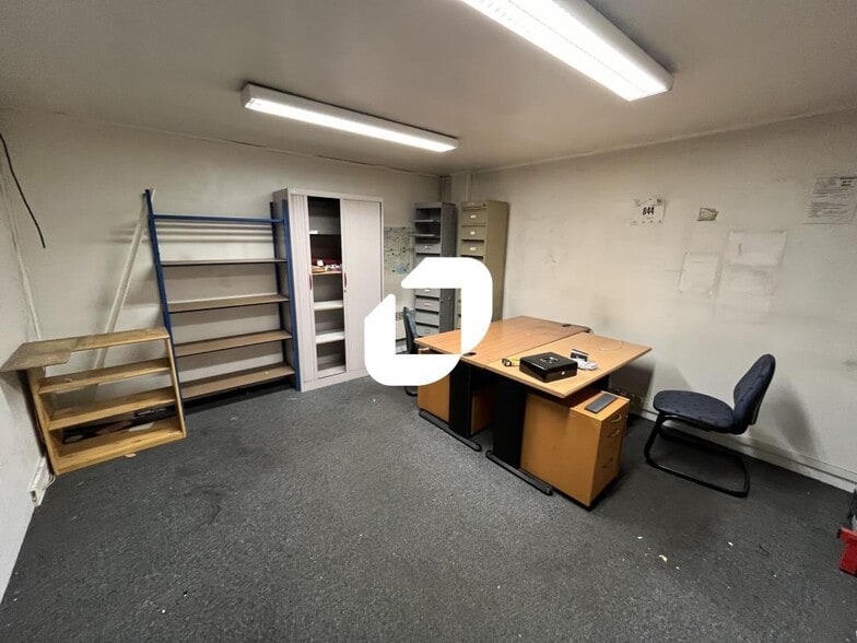 Flex in Lens for lease - Interior Photo - Image 2 of 14