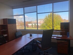 19490 Sandridge Way, Lansdowne, VA for lease Interior Photo- Image 1 of 13