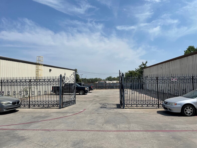 10312 Bickham Rd, Dallas, TX for lease - Building Photo - Image 2 of 3