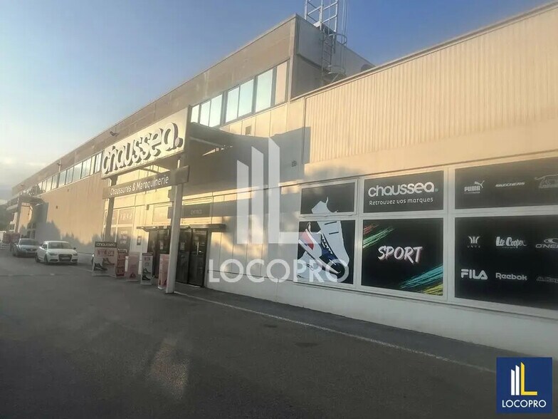 Retail in Grasse for lease - Building Photo - Image 2 of 5