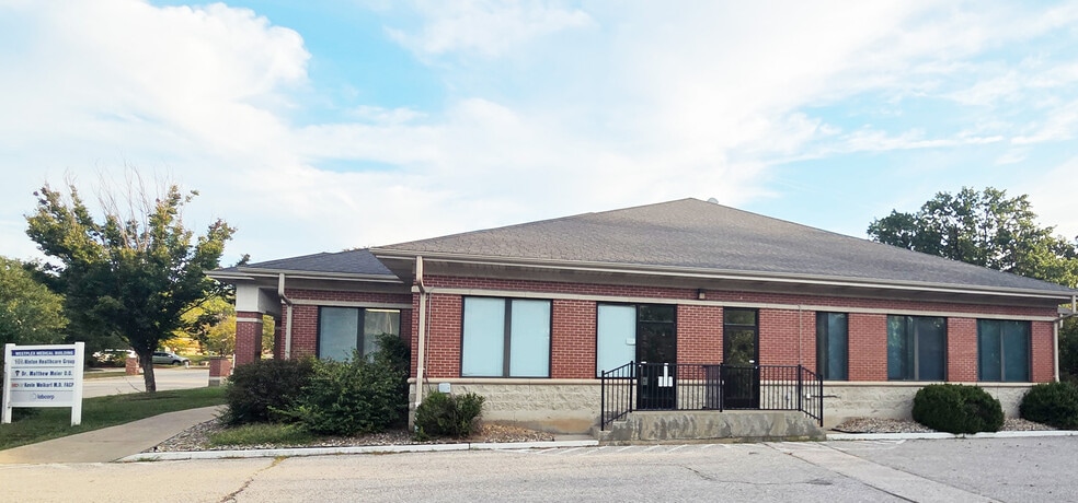 1002 Peruque Crossing Ct, O'Fallon, MO for lease - Building Photo - Image 2 of 3