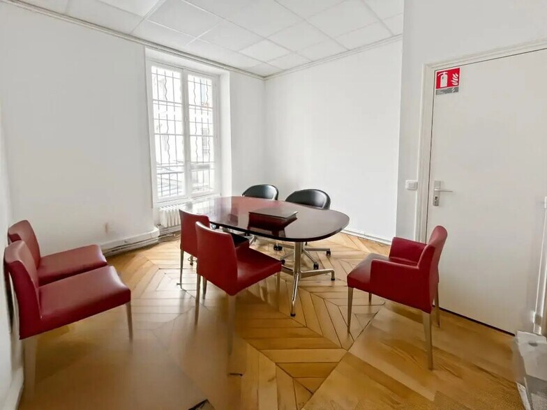 Office in Paris for lease - Building Photo - Image 3 of 6