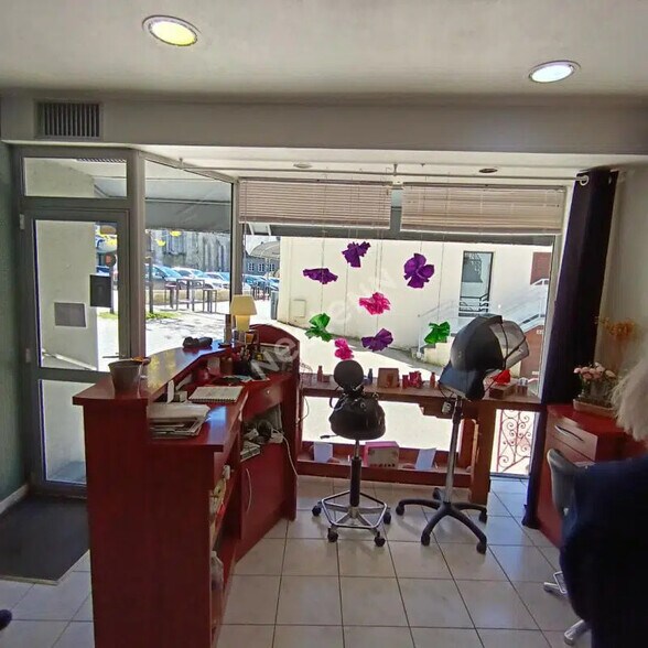 Retail in Ploërmel for sale - Interior Photo - Image 1 of 2