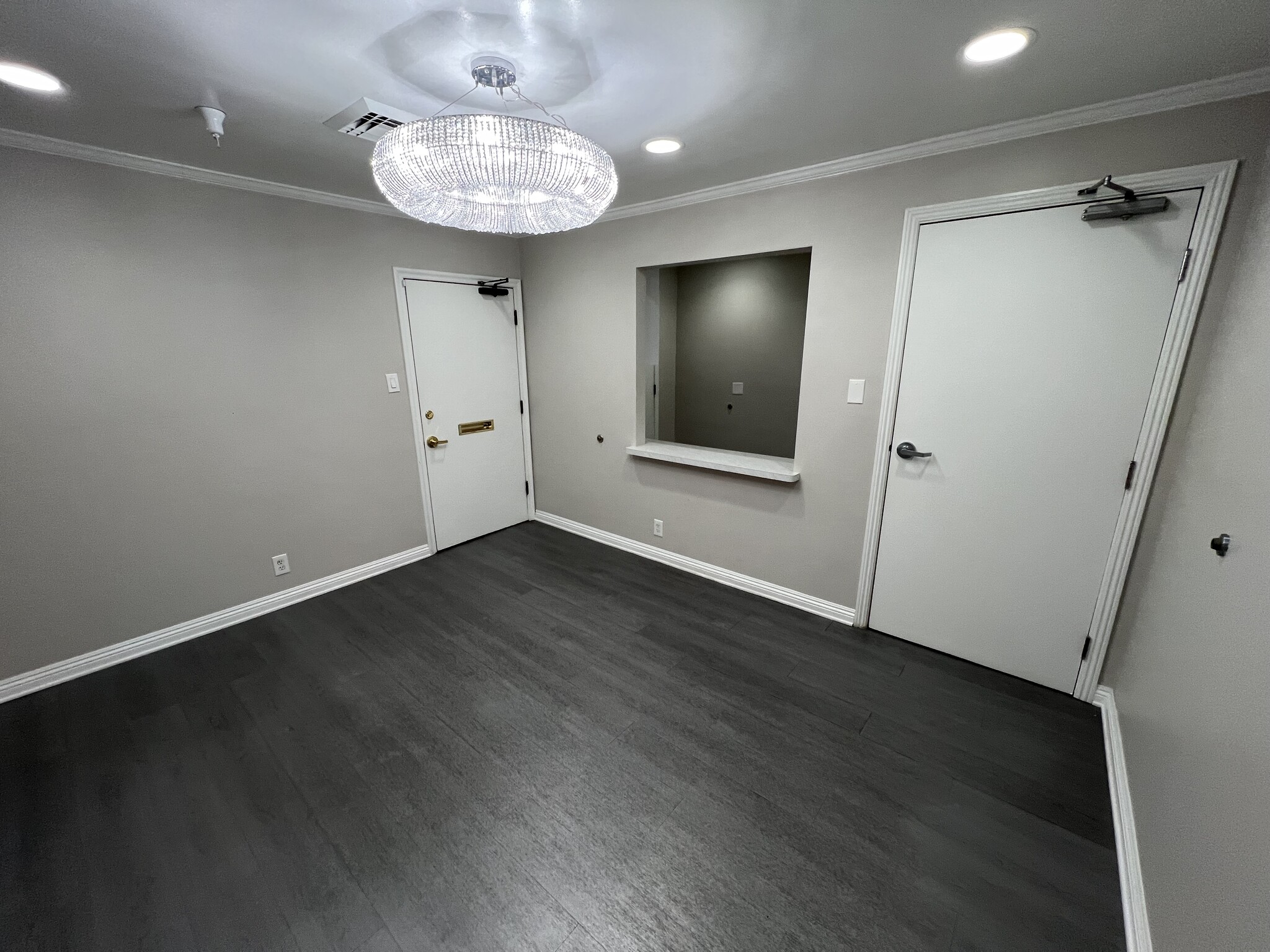 435 N Roxbury Dr, Beverly Hills, CA for lease Interior Photo- Image 1 of 8