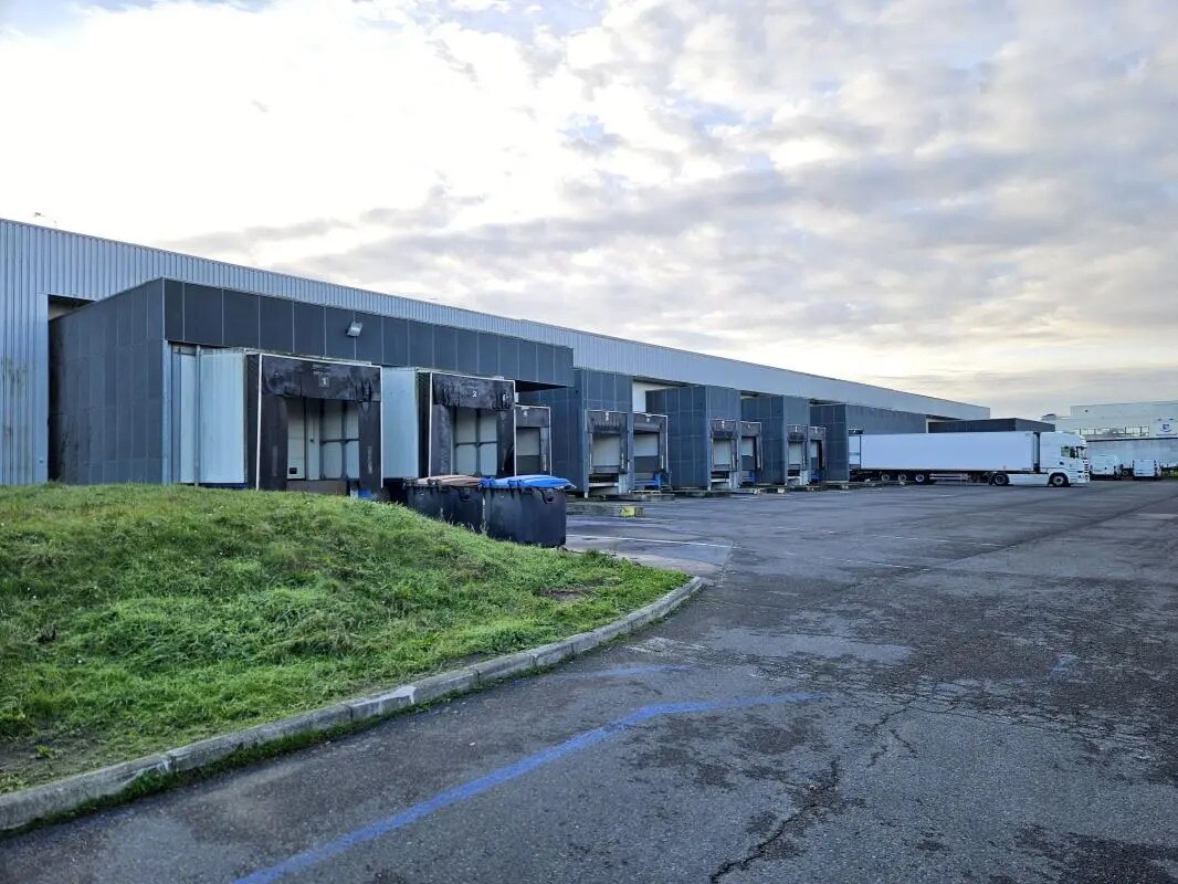 Industrial in SAINT-OUEN-L'AUMONE for lease Building Photo- Image 1 of 8