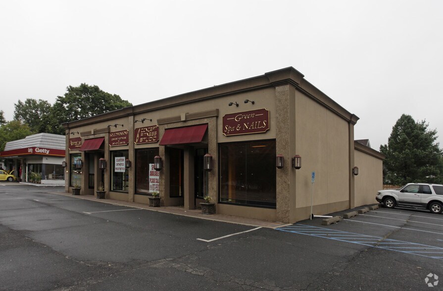 118124 Glen Cove Rd, Roslyn Heights, NY 11577