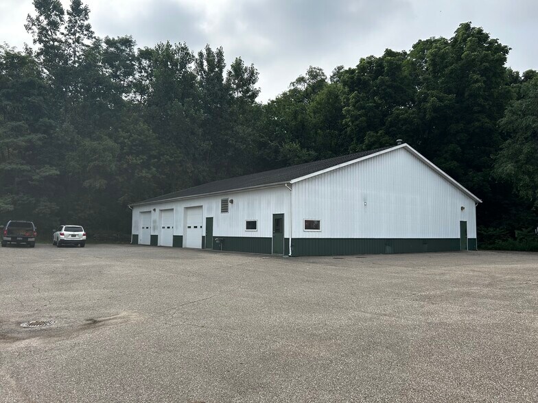 1620 Riverview Dr, Kalamazoo, MI for sale - Primary Photo - Image 1 of 13