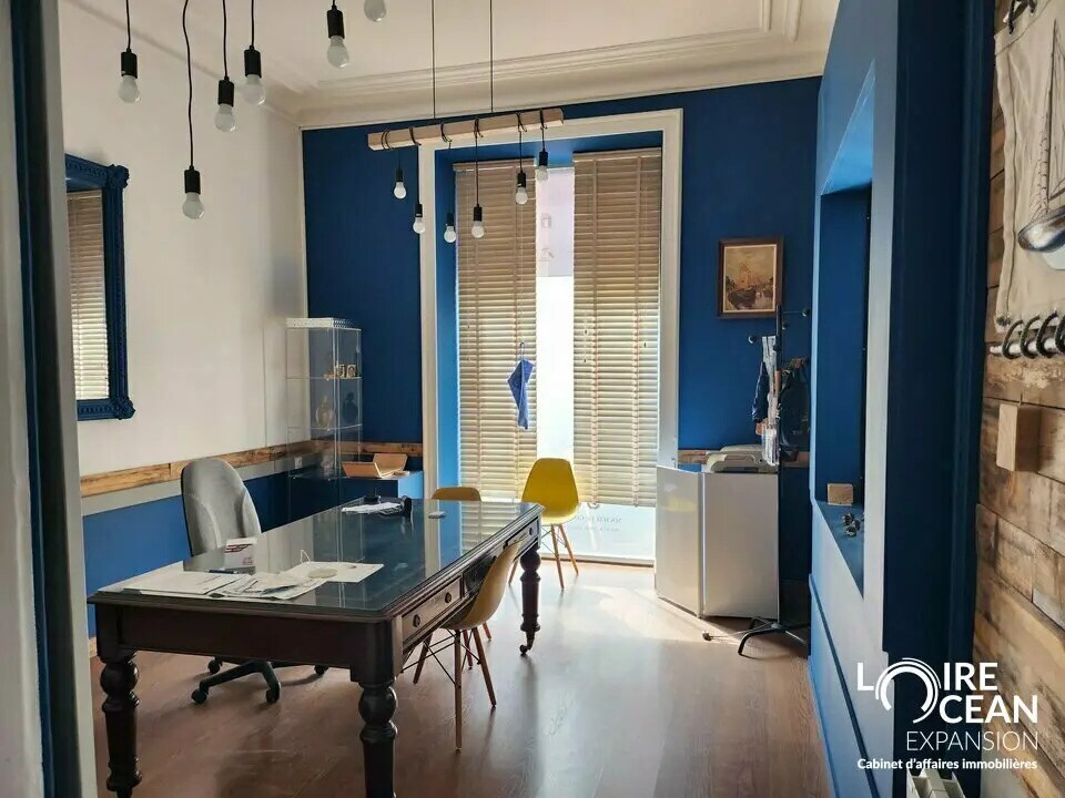 Retail in Pornic for sale Interior Photo- Image 1 of 6