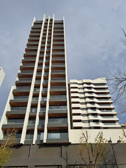 Retail in València, Valencia for lease - Building Photo - Image 1 of 10