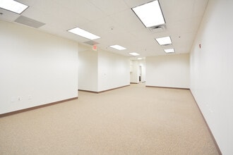 17300 Chenal Pky, Little Rock, AR for lease Interior Photo- Image 2 of 6