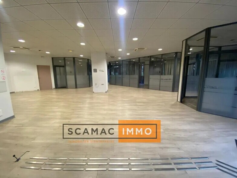 Retail in Aubagne for lease - Interior Photo - Image 2 of 4