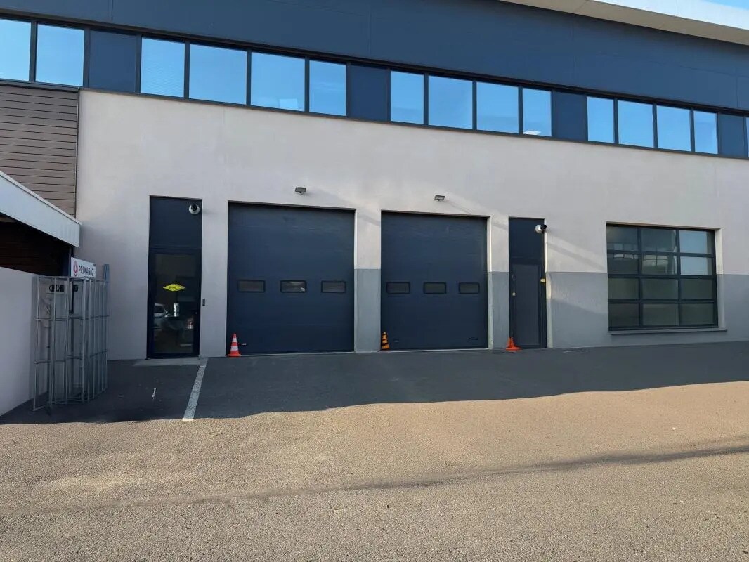 Flex in Gennevilliers for lease Building Photo- Image 1 of 10