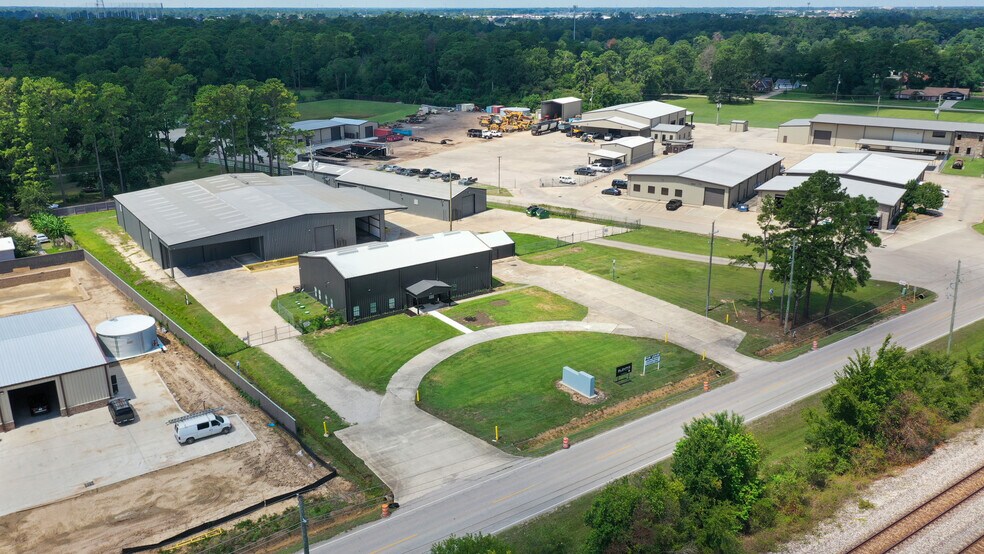 23609 W Hardy Rd, Spring, TX for lease - Primary Photo - Image 1 of 6