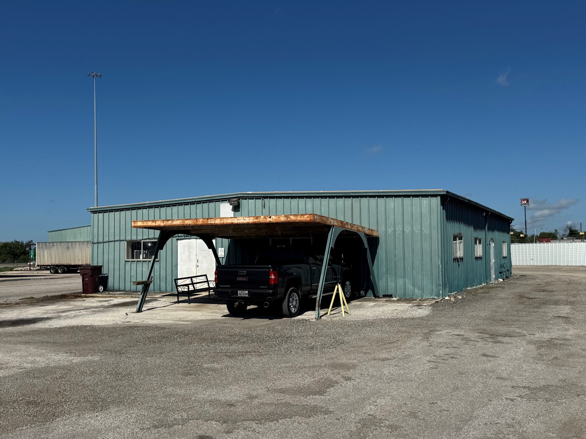 530 Steves Ave, San Antonio, TX for lease Building Photo- Image 1 of 1