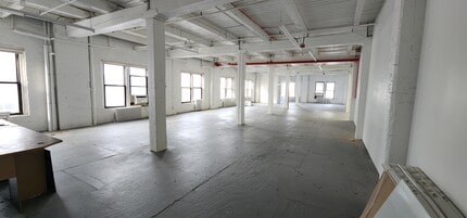21-07 Borden Ave, Long Island City, NY for lease Interior Photo- Image 1 of 12