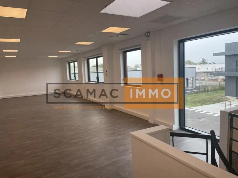 Flex in  for lease - Interior Photo - Image 3 of 5