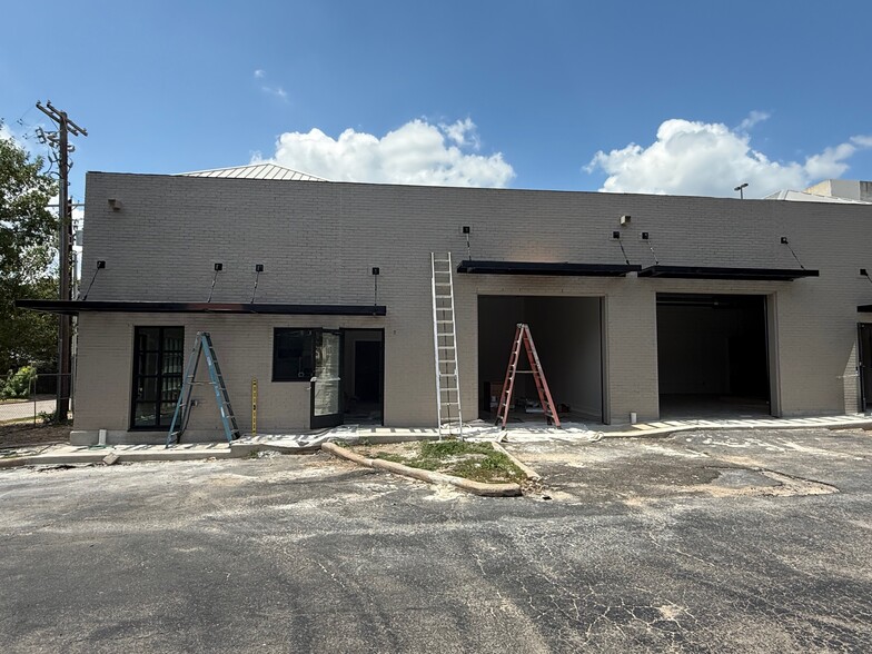5602 Clay Ave, Austin, TX for lease - Building Photo - Image 3 of 12