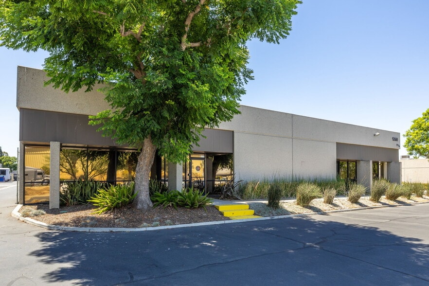 1020 Iowa Ave, Riverside, CA for lease - Building Photo - Image 3 of 8