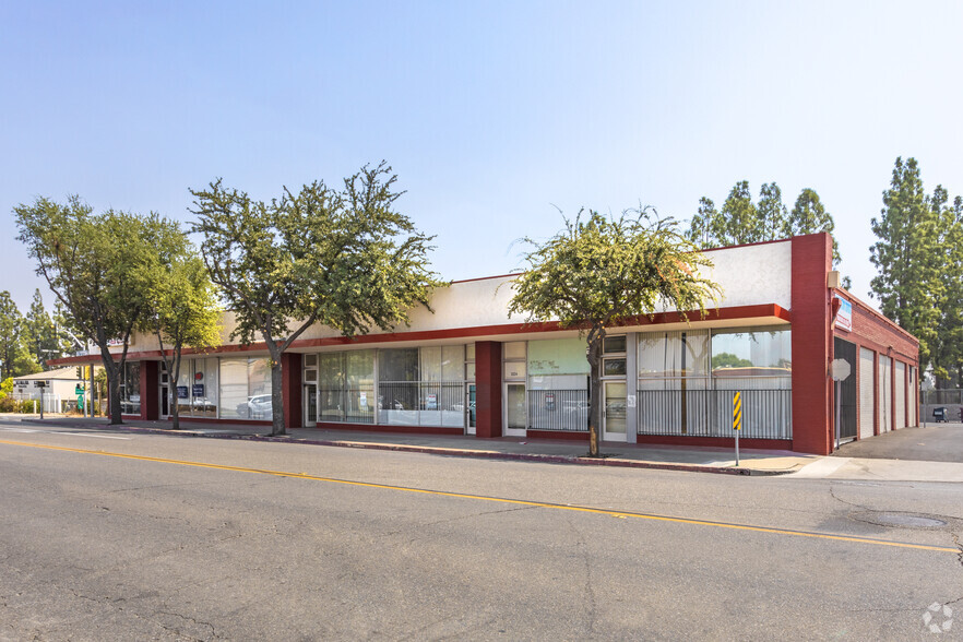 3032-3044 Tulare St, Fresno, CA for lease - Primary Photo - Image 1 of 13