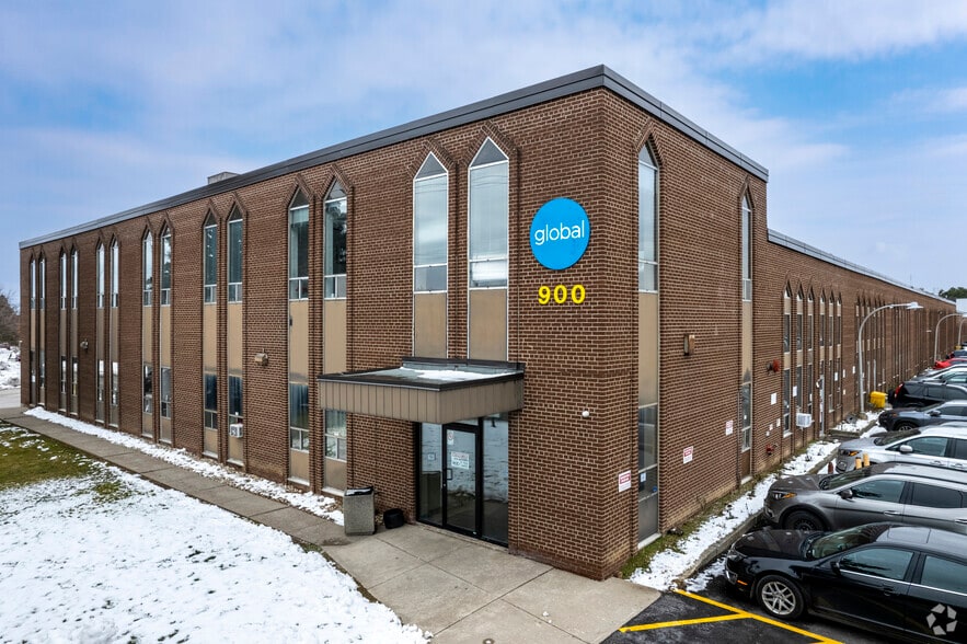 900 Alness St, Toronto, ON for lease - Building Photo - Image 1 of 5