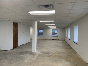 15421 Clayton Rd, Ballwin, MO for lease Interior Photo- Image 2 of 5