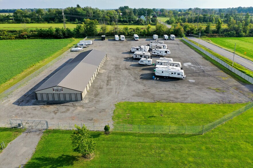 3502 Saunders Settlement Rd, Sanborn, NY 14132