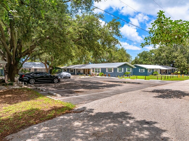 605 Osceola Rd, Nokomis, FL for sale - Building Photo - Image 1 of 8