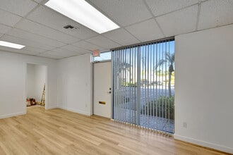 429 Northlake Blvd, North Palm Beach, FL for lease Interior Photo- Image 1 of 9