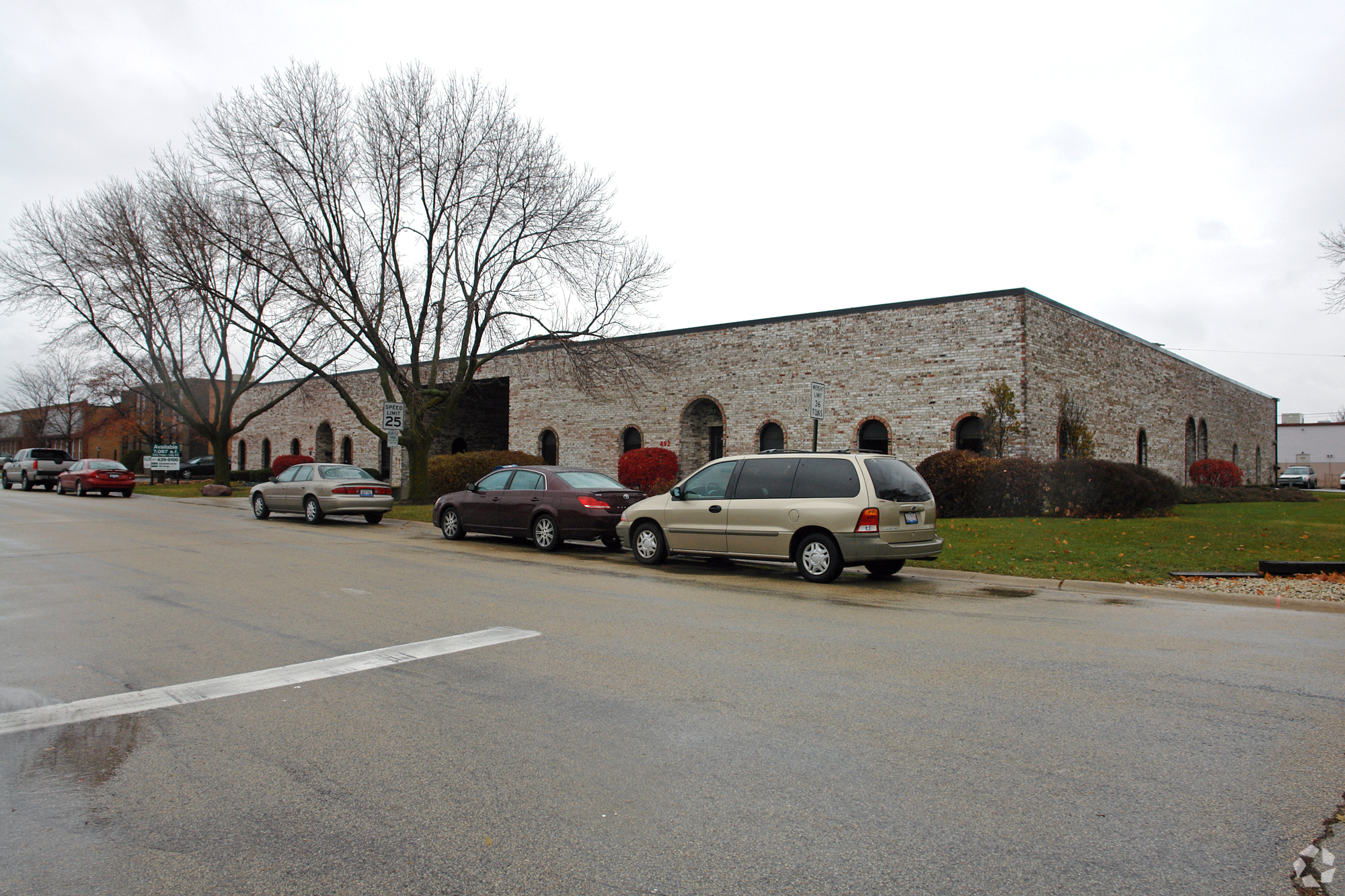 492-496 Lunt Ave, Schaumburg, IL for lease Primary Photo- Image 1 of 8