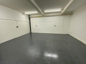 Shay Ln, Wilsden for lease Interior Photo- Image 2 of 3