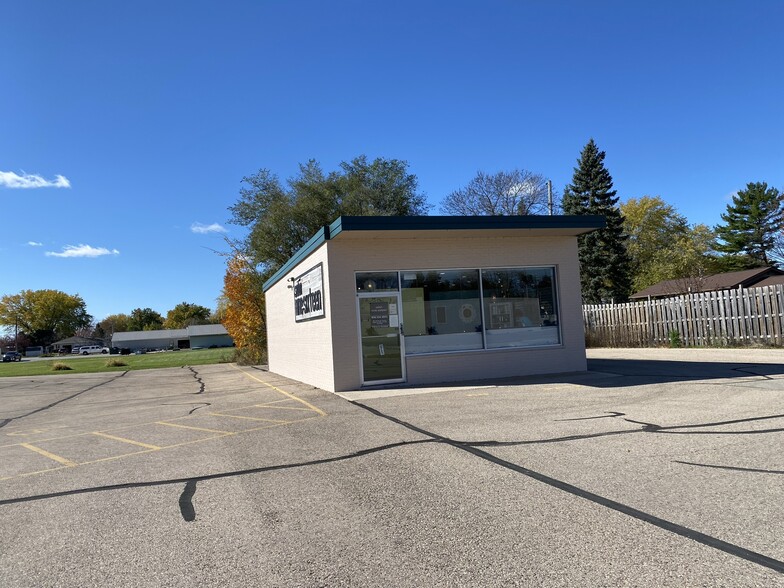 916 W Main St, Waupun, WI for sale - Building Photo - Image 2 of 15