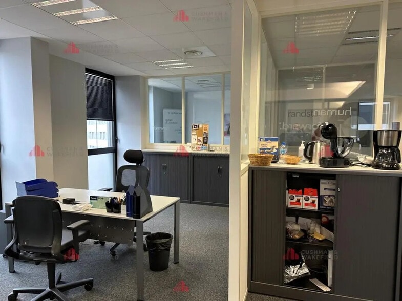 Office in Dijon for sale - Interior Photo - Image 3 of 6