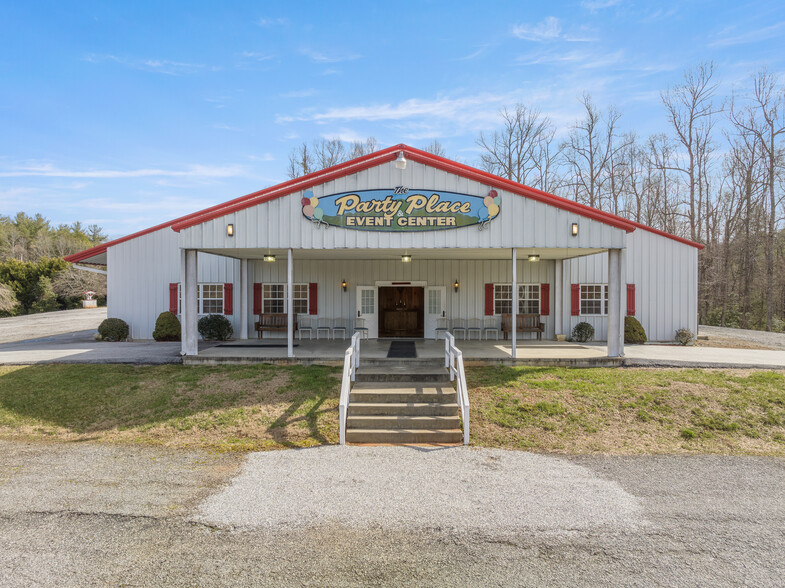 221 Friendship Church Rd, Saluda, NC for sale - Building Photo - Image 1 of 1