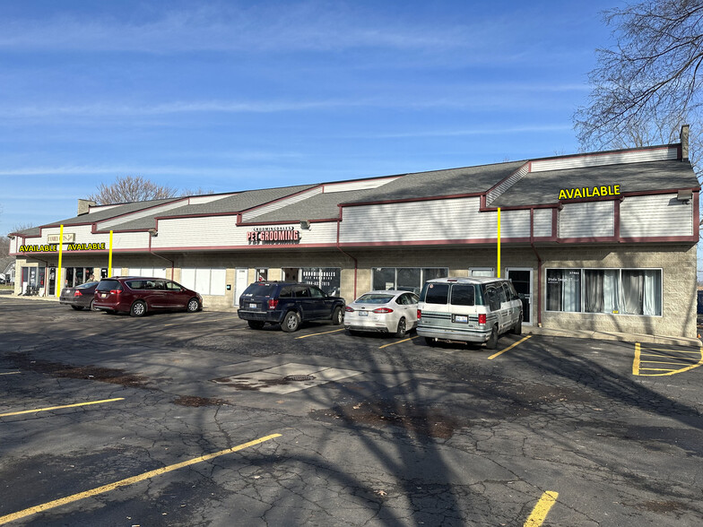 37466-37522 Ann Arbor Trl, Livonia, MI for lease - Building Photo - Image 1 of 11