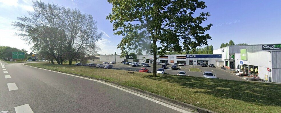 Retail in Compiègne for lease - Building Photo - Image 3 of 7