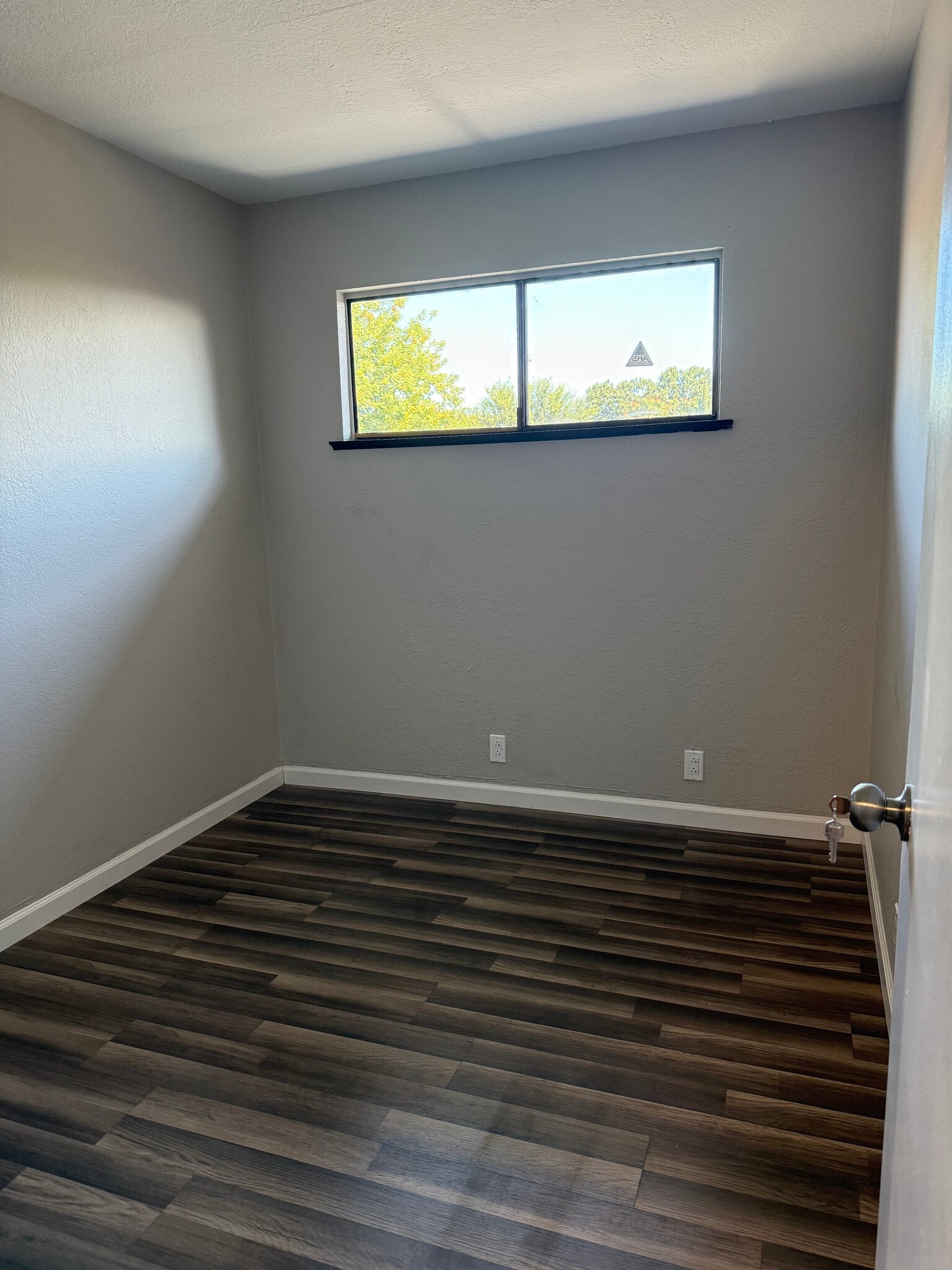 425 E Center St, Manteca, CA for lease Interior Photo- Image 1 of 8