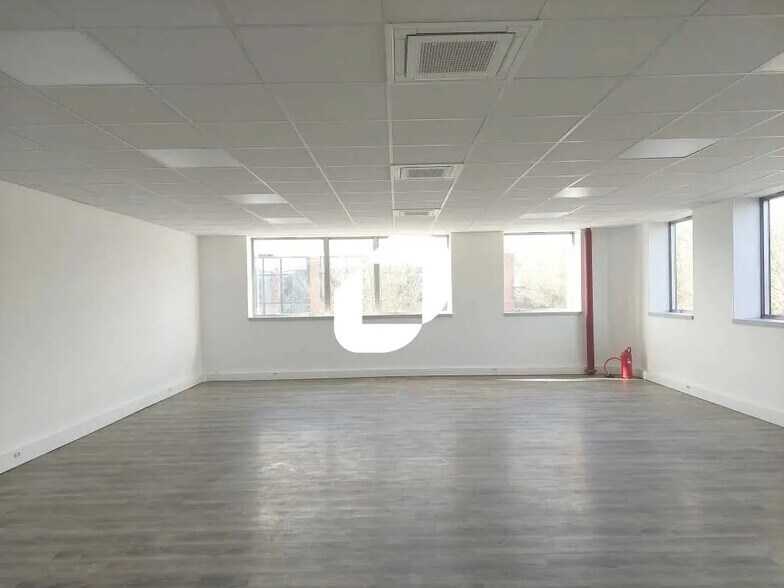 130 H Avenue Joseph Kessel, Voisins-le-Bretonneux for lease - Building Photo - Image 2 of 26